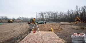 Будівництво бейсбольного та футбольних полів у парку Муромець (Фото:Київрада / Facebook)