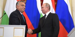 Віктор Орбан та Володимир Путін під час зустрічі у 2018 році. Угорська опозиція вважає, що Путін контролює Орбана (Фото:Кремль)