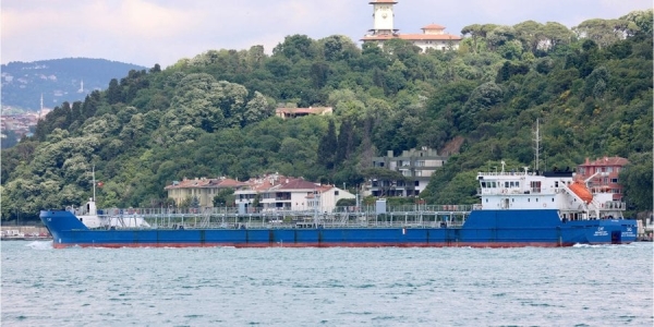Російський танкер Сиг проходить через Босфор, 22 березня 2022 року (Фото:REUTERS / Yoruk Isik)
