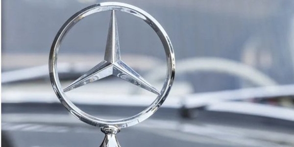 Mercedes-Benz унеможливив фірмове техобслуговування своїх авто в Росії (Фото:razvanphoto)