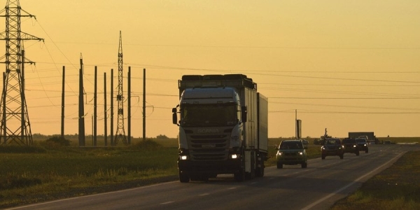 Продажі вантажівок в Україні просіли в середині літа (Фото:Vladimir_Fayl / Pixabay)