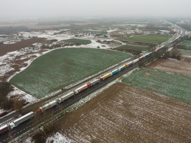 Черга фур на кордоні із Польщею /Getty Images
