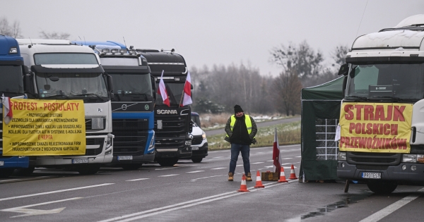 Чому поляки заблокували польсько-український кордон та як вирішується ця проблема?