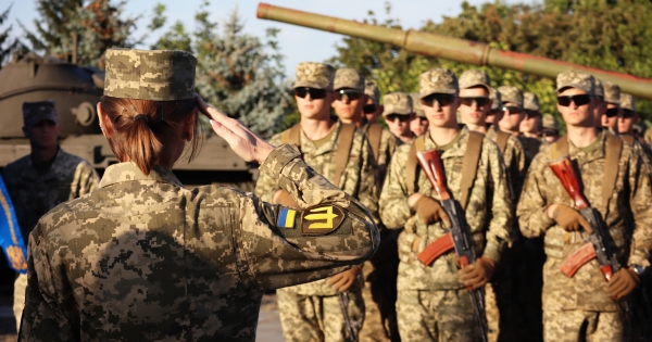 Військові хочуть мобілізувати 500 000 українців. Де взяти гроші і чи витримає економіка