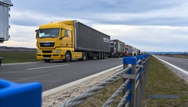 На території Польщі стоять 2250 вантажівок, найбільші черги – у трьох пунктах пропуску