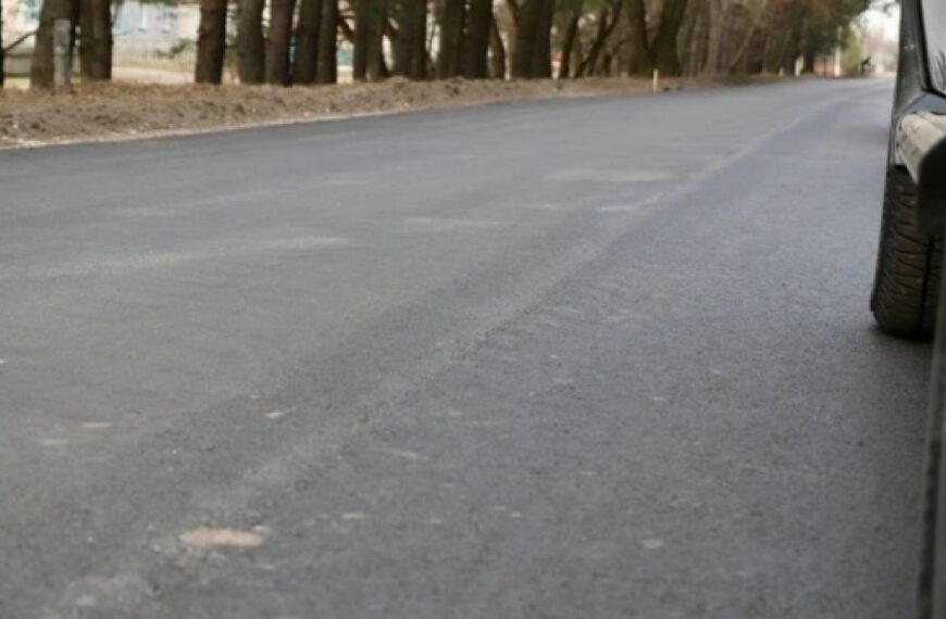 На Чернігівщині почали ремонт дороги, яку у 2022 році вщент розбили російські танки