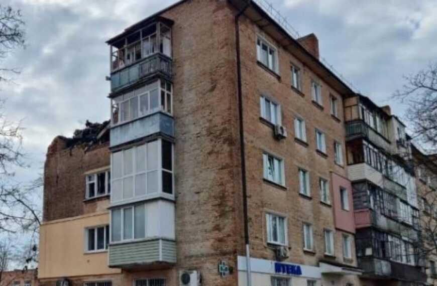 Пошкоджений дроном житловий будинок у Чернігові перед відновленням обстежать експерти