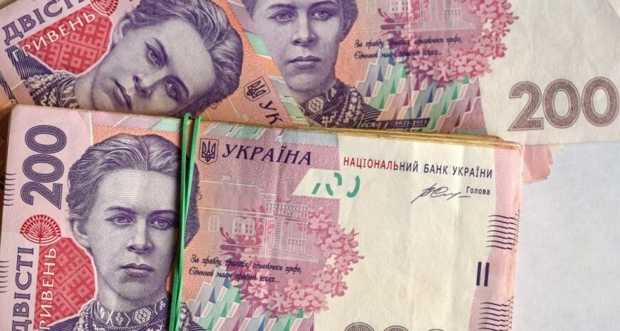 Зарплата чиновників — скільки отримують держслужбовці