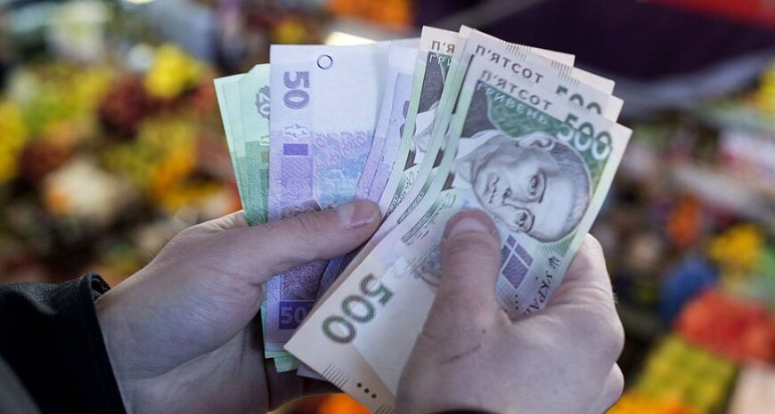 Зарплата в Україні — хто отримуватиме 30 тисяч грн