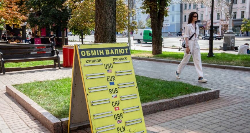 Чи мають право обмінники брати комісію за зелені долари – Гетманцев прокоментував