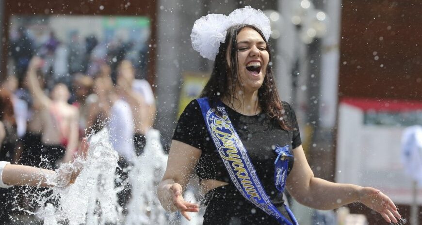 Випускний-2025 в Україні: скільки коштує свято для школярів