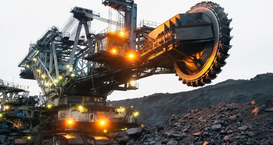 Не раніше 2040 року: коли в Україні почнуть видобувати копалини в рамках угоди щодо надр зі США