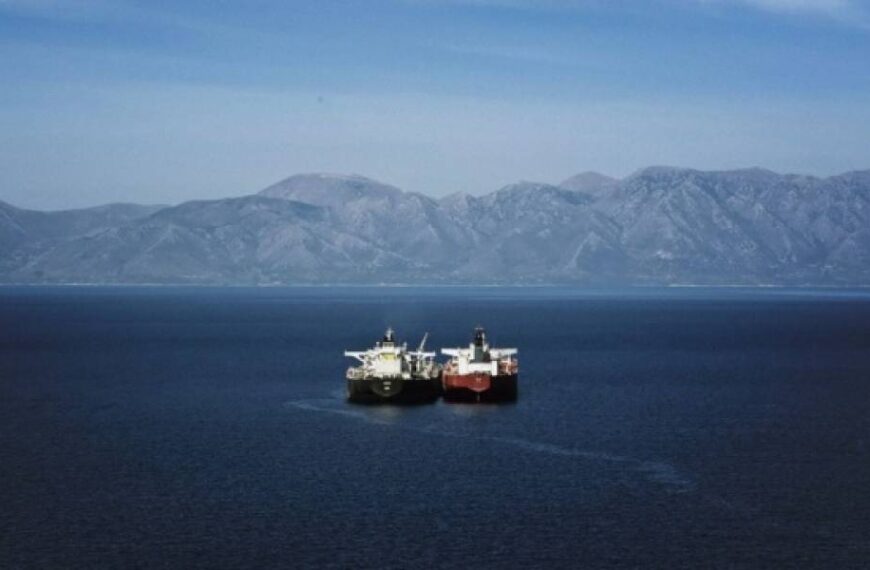 Нафтові доходи Росії скоротилися до дворічного мінімуму – Bloomberg