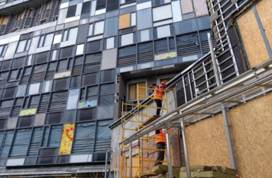 В Охматдиті розпочалася активна фаза капремонту пошкодженого корпусу