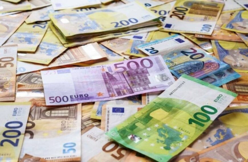 Майже всі мільйонери – міністри уряду Франції показали свої статки