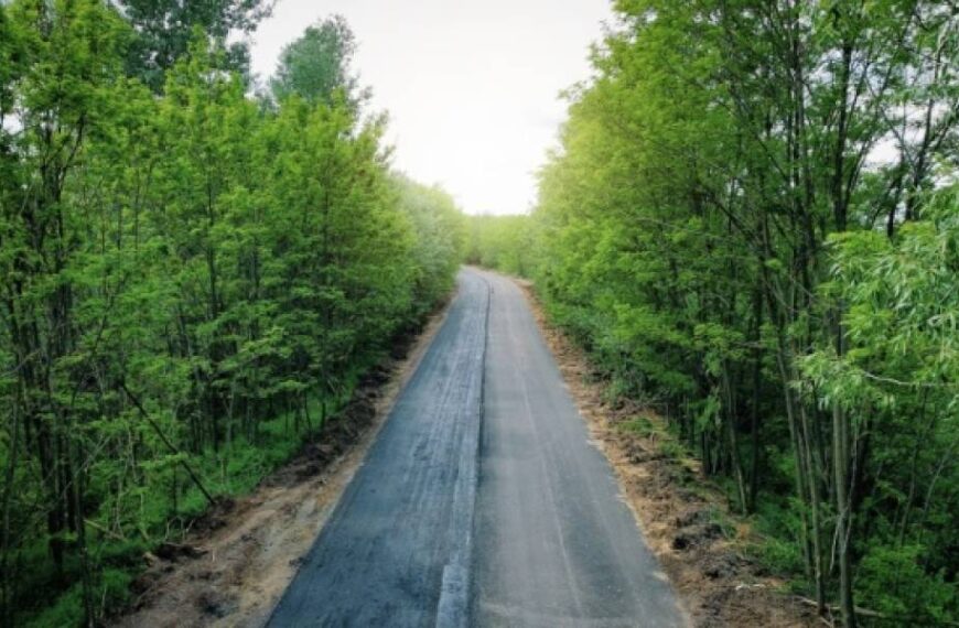 Агентство відновлення ремонтує дорогу у прифронтових громадах Чернігівщини