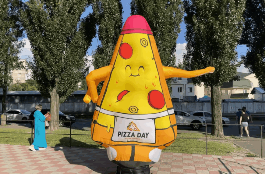 Де вигідно замовити брендованого вуличного зазивалу