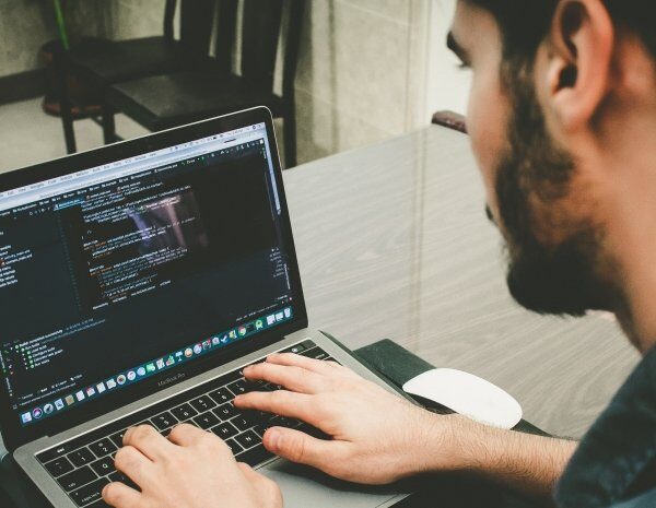 Скільки заробляють українські айтішники в Польщі — названо середні зарплати