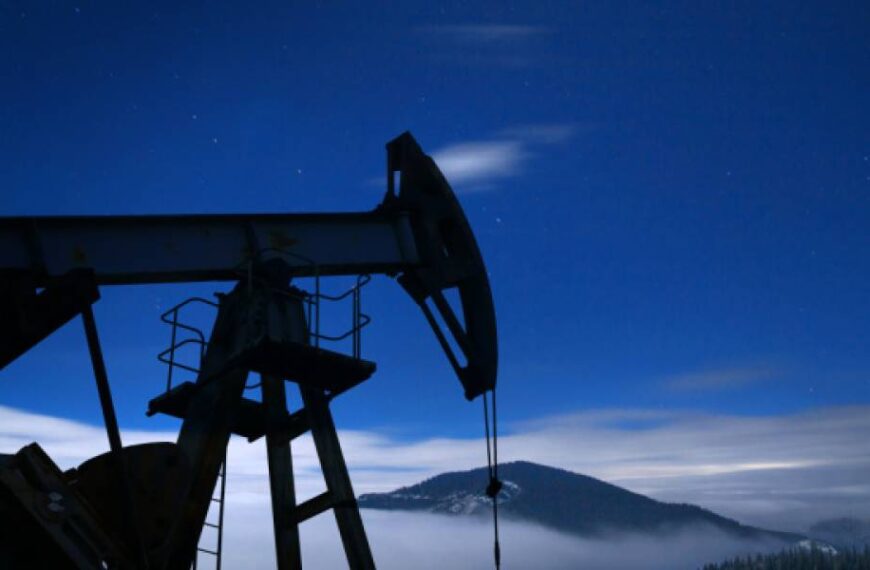 Нафта дорожчає на тлі літнього попиту