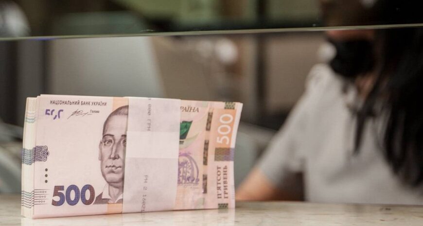 Набагато менше, ніж зараз: «індекс Біг Мака» показав «реальний» курс долара в Україні