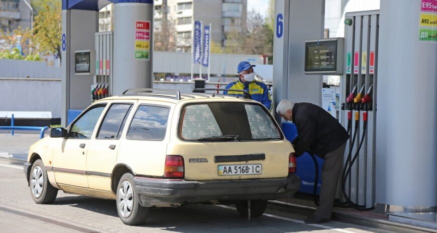 Ціни на АЗС України зросли, хоча ціна на нафту впала – чому так відбувається
