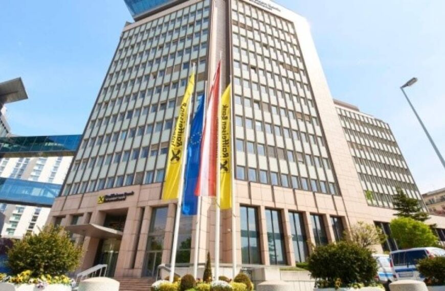 Російська «дочка» Raiffeisen отримала €437 мільйонів збитків через судову тяганину