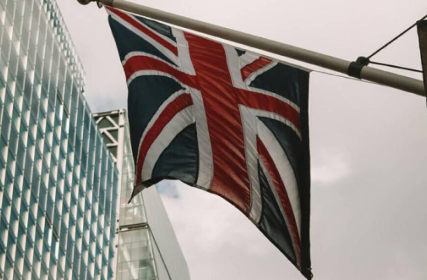 Британія слідом за ЄС знижує «граничну ціну» на російську нафту