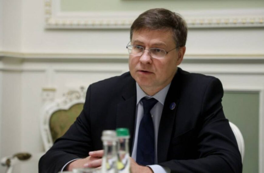 Грудневий транш від ЄС перекриє можливі прогалини фінансування України на початку 2026 року – єврокомісар