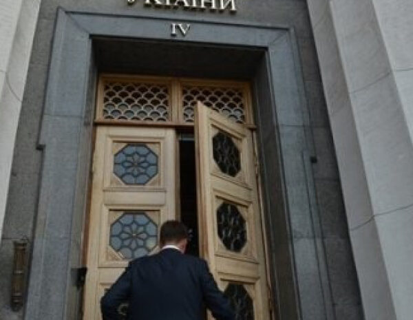 Зарплати держслужбовців зросли — скільки платять чиновникам