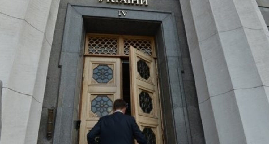 Зарплати держслужбовців зросли — скільки платять чиновникам