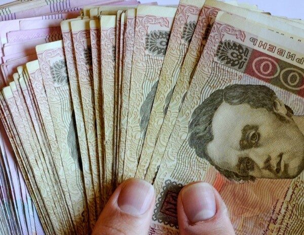 Зміни з 1 серпня: в Україні запрацює відкритий банкінг та підвищать штрафи у 3-4 рази