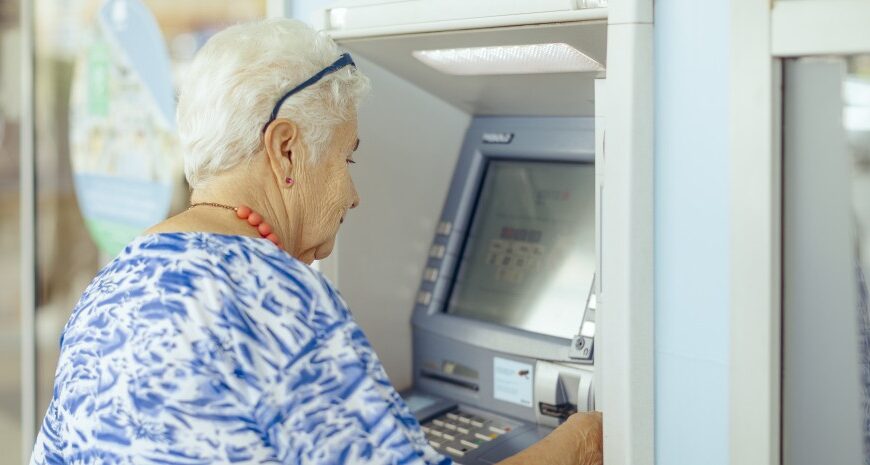 Стаж для пенсії — які професії вимагають більший стаж