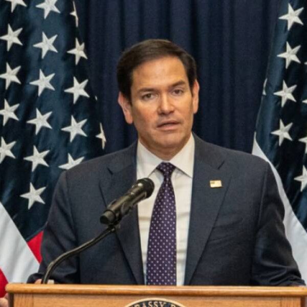 Трамп може ввести вторинні санкції проти покупців російської нафти та банківського сектору РФ – Рубіо