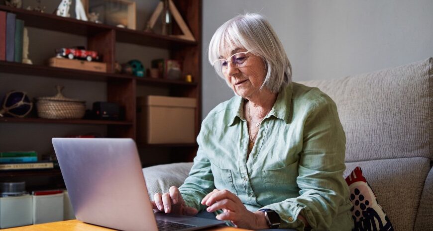 Українці із середньою зарплатою не отримають середню пенсію: до якого розміру виплат готуватися