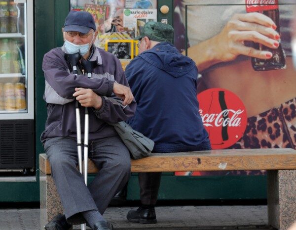 Пенсія в Україні — як не втратити виплати за кордоном