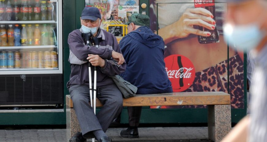 Пенсія в Україні — як не втратити виплати за кордоном