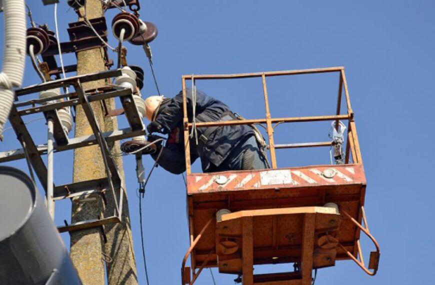 В Україні через негоду знеструмлені споживачі у 438 населених пунктах