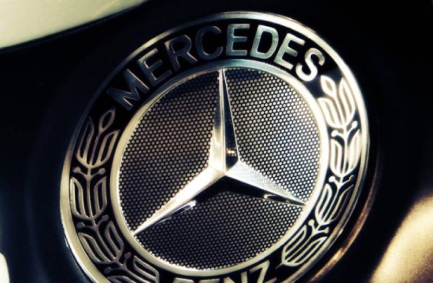 Компанія Mercedes заявила про падіння прибутку за півріччя на майже 56%