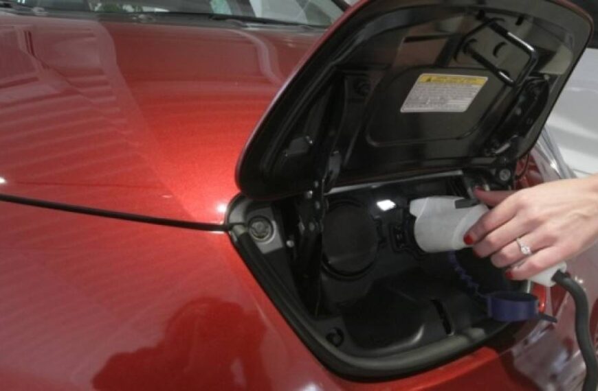 Попит на електромобілі в Україні збільшився втричі