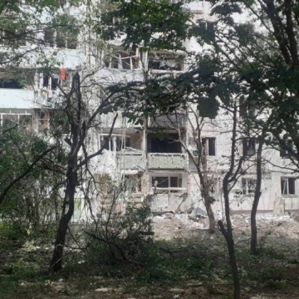 У серпні в Чернівцях розпочнуть ремонт пошкодженого під час ракетної атаки житлового будинку