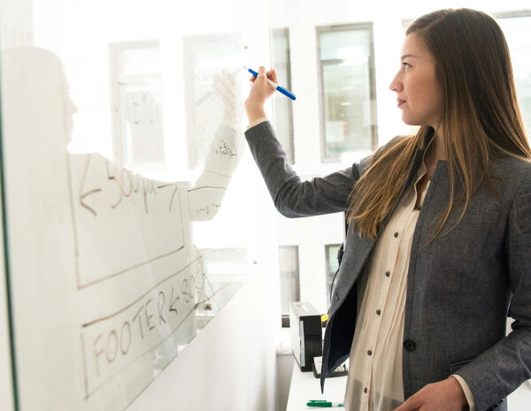 Кому не вдасться вистояти перед ШІ — список професій