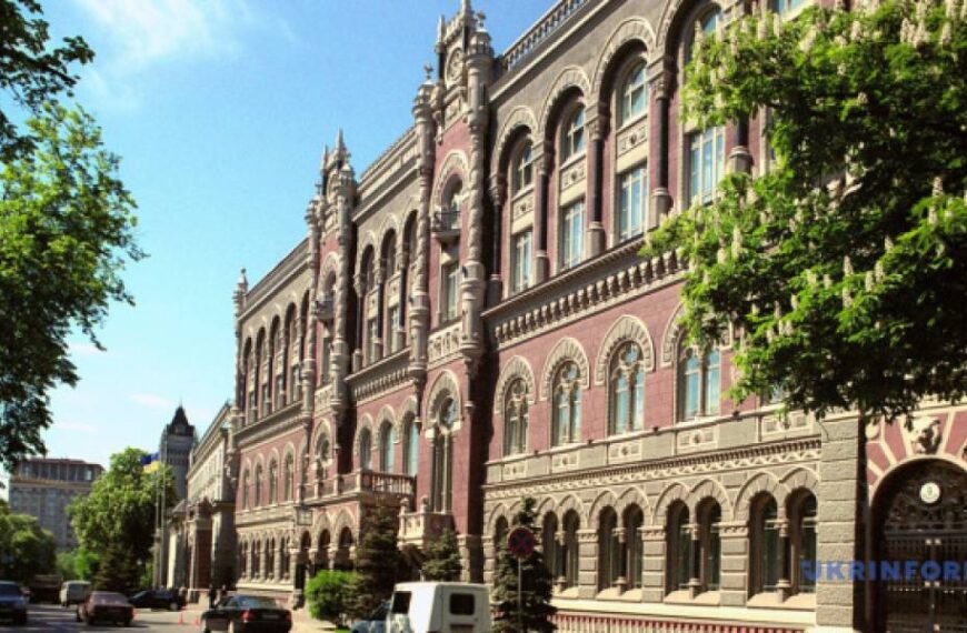 Нацбанк прогнозує зростання цін через девальвацію гривні до євро