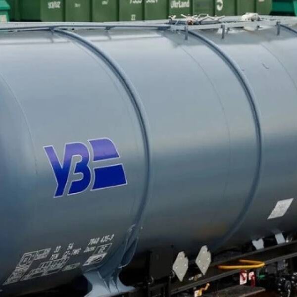 Укрзалізниця вперше доставила нафтопродукти з Німеччини власними цистернами
