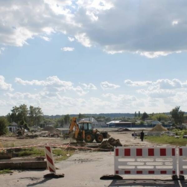 У Тростянці почали відновлювати центральну площу