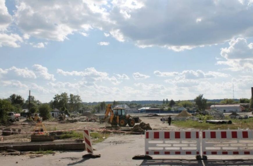 У Тростянці почали відновлювати центральну площу