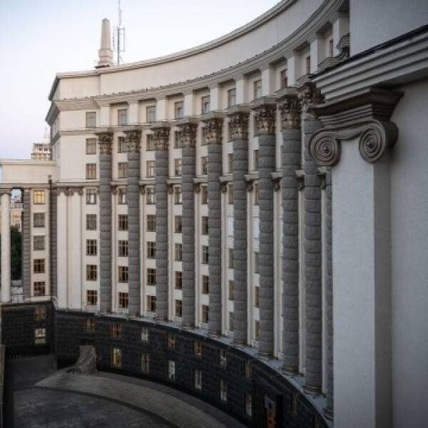 Уряд звільнив громадян із прифронтових територій від сплати за реєстраційні послуги