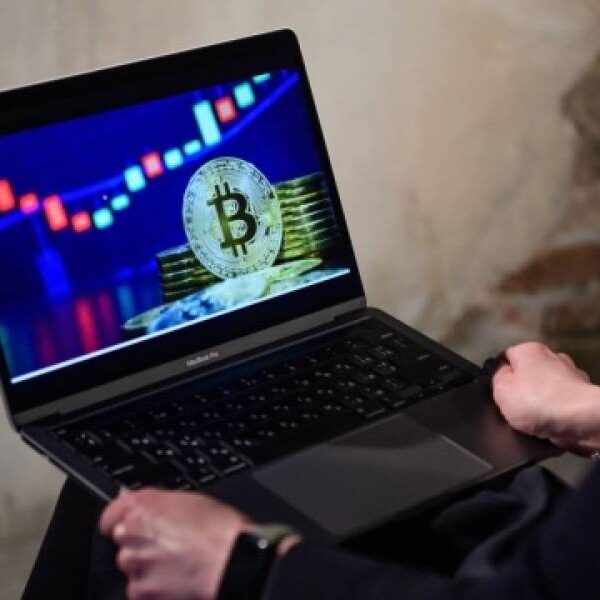 Американські банки різко змінюють ставлення до криптовалют і готують власні стейблкоїни – NYT