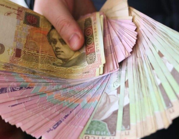 Фінансова подушка: експерт пояснив, як її зібрати й у чому краще зберігати свої заощадження