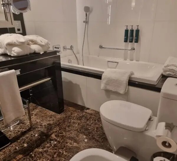 Чому у ванній кімнаті незручно: помилка з сантехнікою, яку допускає 90% сімей