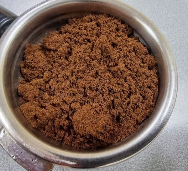 Навіщо класти каву в грядки: несподіваний ефект